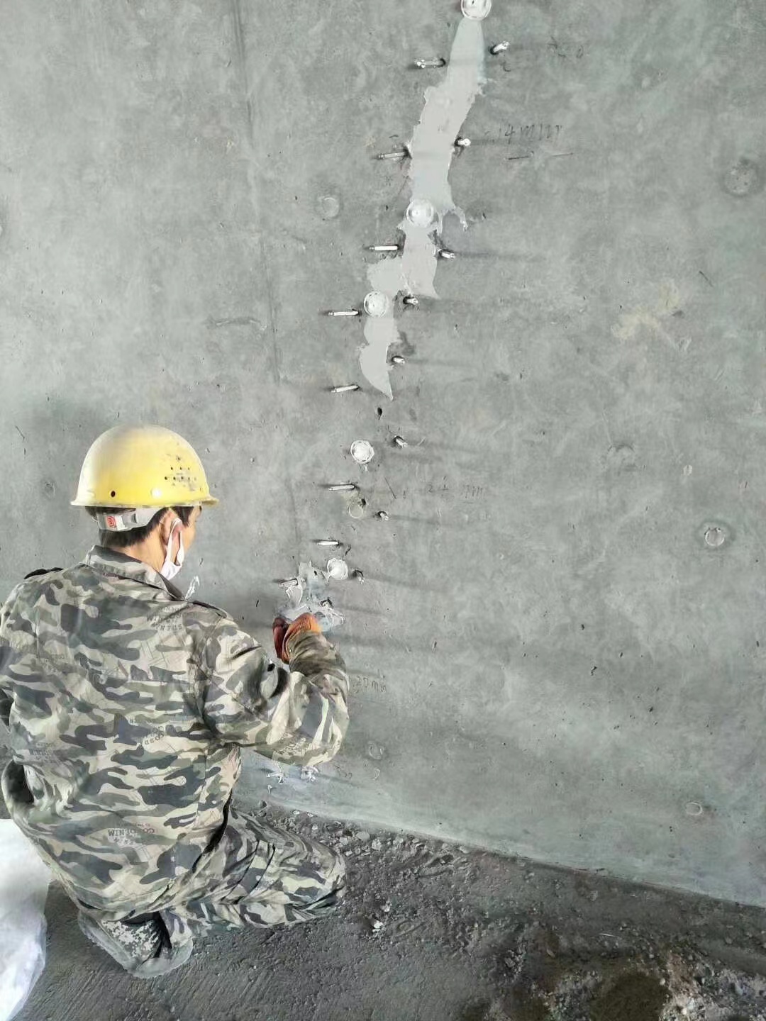 周宁混凝土楼板裂缝加固施工的方案